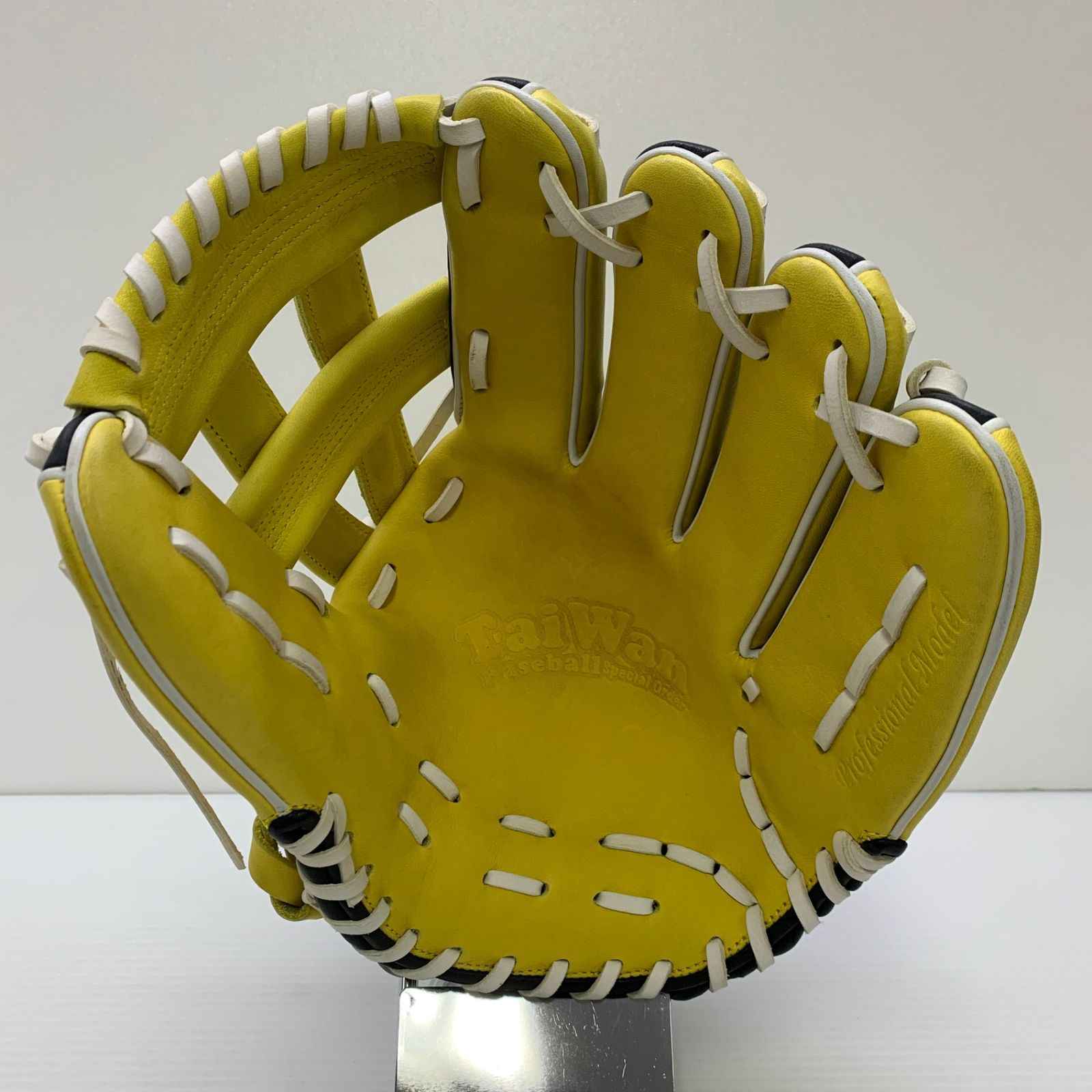 TWB 台湾 硬式 大人 一般 内野手用 グローブ グラブ 右投げ  中古品  野球 6823 TWB 台湾 硬式 大人 一般 内野手用 グローブ グラブ 右投げ 中古品