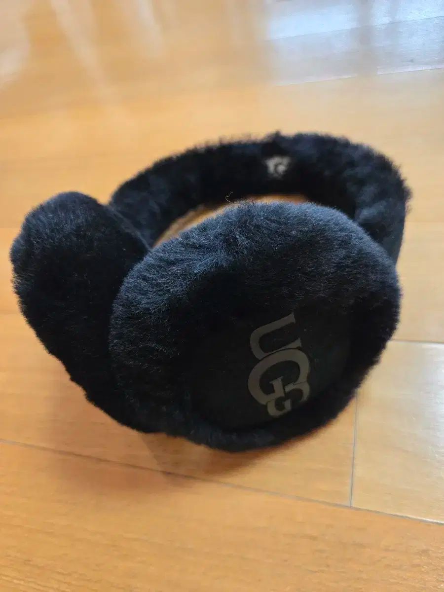 UGG アグ ブラック ファー イヤーマフ