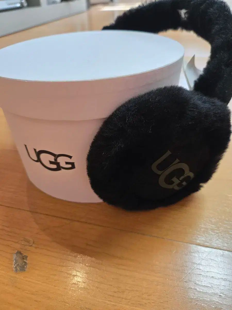 UGG
