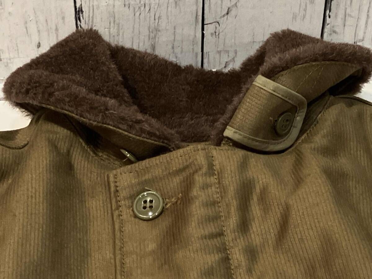 カーキ オリーブ