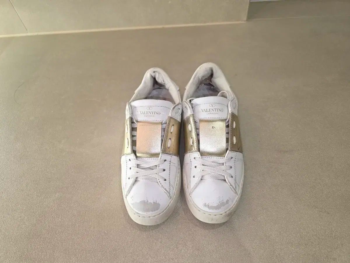 ヴァレンティノ スニーカー 白 GOLD 35 5