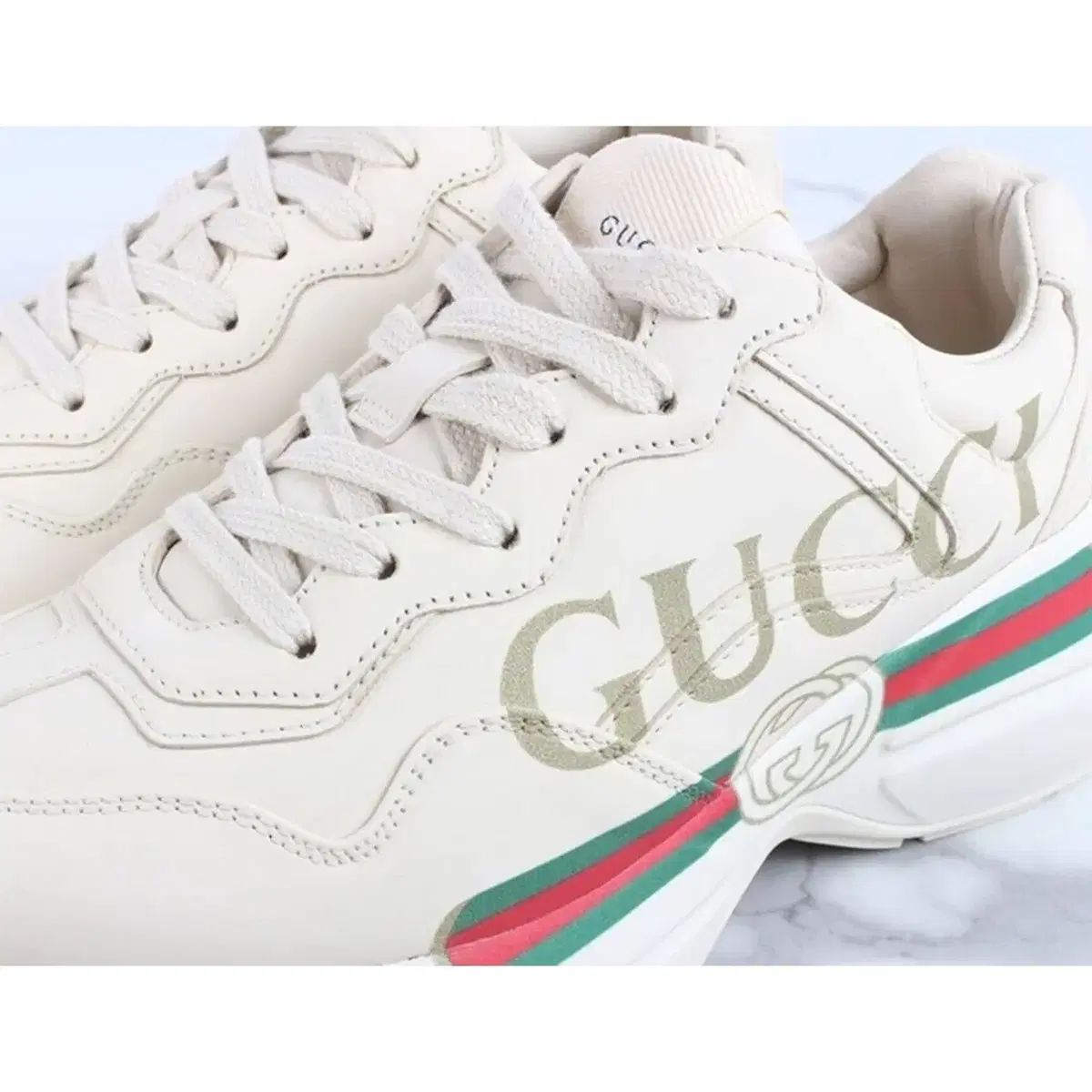 グッチ シェリーラインロゴ