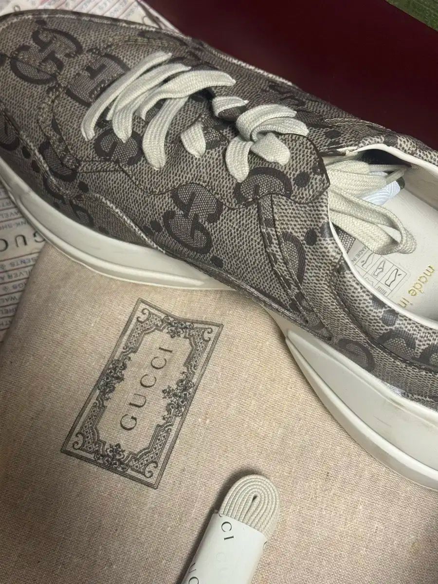 グッチ ライトン 100周年 スニーカー GG シュプリーム ベージュ エボニー