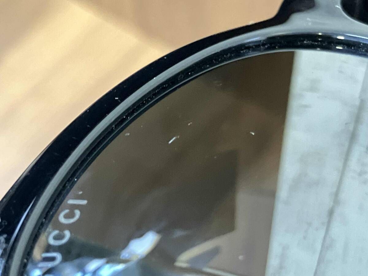 GUCCI グッチ サングラス 002 小物 右目レンズ傷有り 袋 レンズ拭き汚れ ケース汚れ イタリア製 スクエア型