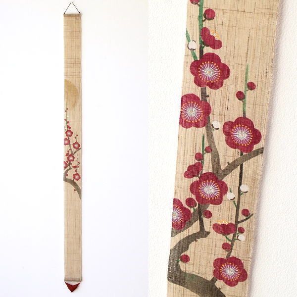 タペストリー 麻 おしゃれ 玄関 飾り 壁掛け 縁起物 和風 和モダン 和室 縦長 細タペストリー 明か時の梅