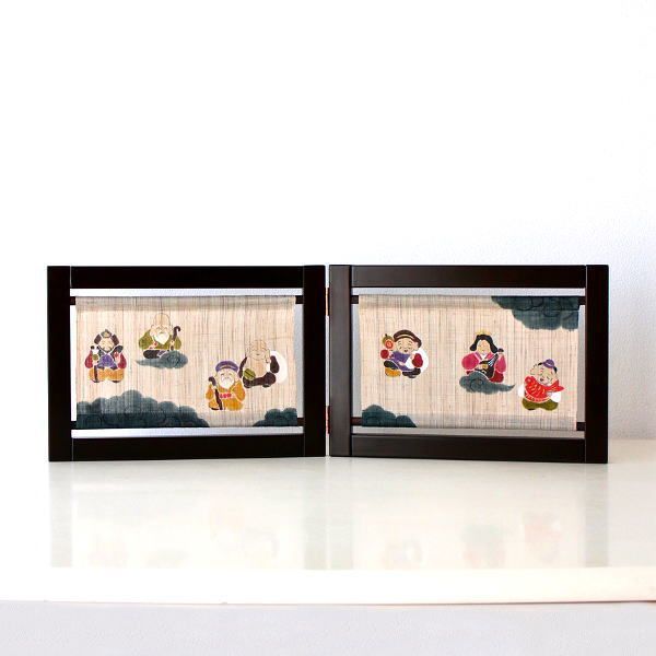 七福神 フレーム 置物 飾り 縁起物 正月 迎春 年中飾り 卓上 額縁 絵 和風 和室 玄関 インテリア 手染め麻布のミニ衝立 七福神
