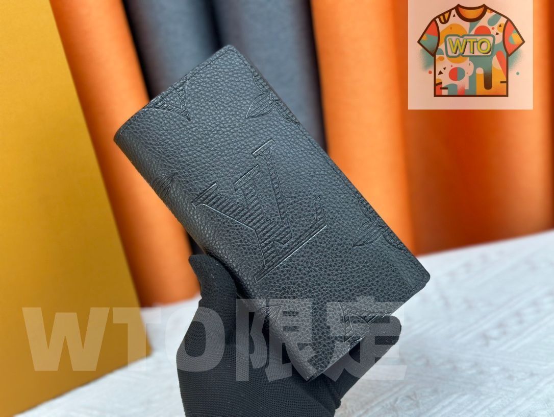 LVルイ ヴィトン 財布 エンボスでアルファベットと大胆なフロントを織り交ぜて刻み込む コインやカード 紙幣などの持ち物を収納できる メンズアイテム