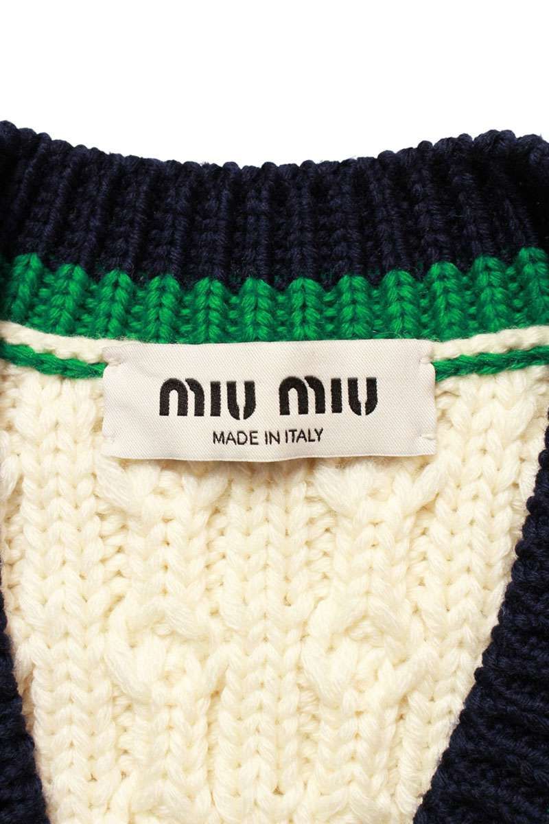 039 ロゴパッチ付きケーブルニットベスト