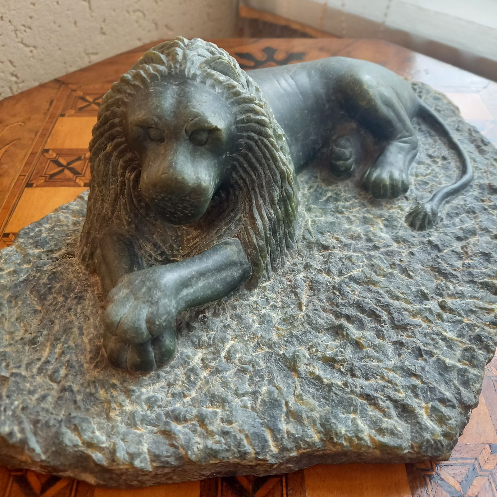 アンティーク ライオンの彫刻 天然石