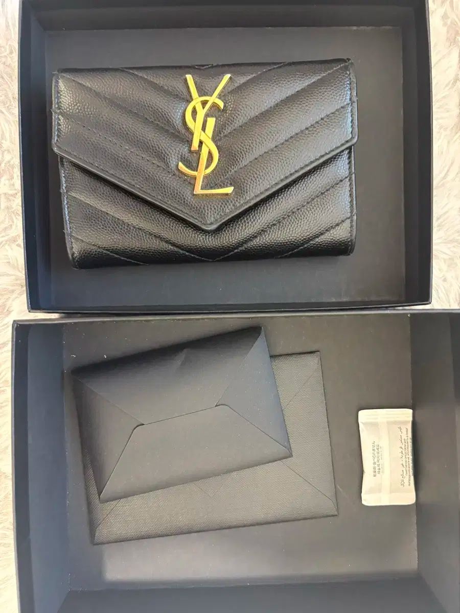 YVES SAINT LAURENT イヴ サンローラン マトラッセ ENVELOPE エンベロープ カードウォレット ゴールド