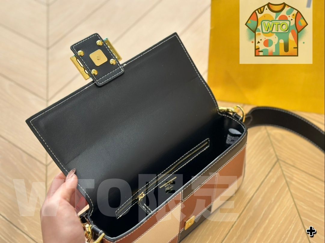  フェンディ バゲット ミディアムサイズ レザーバージョン チャーム付き 三つ折り財布 折り財布