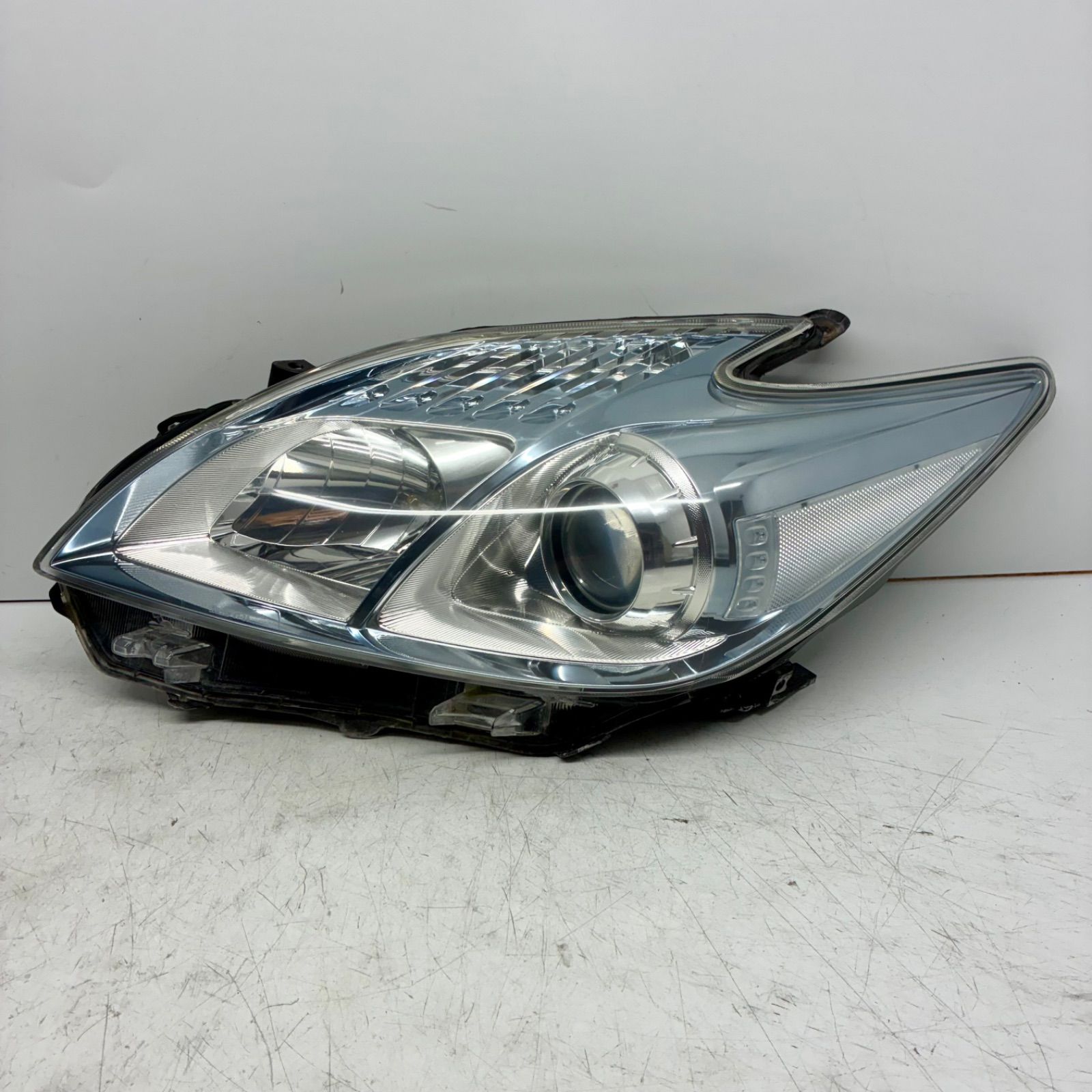 良品【コーティング済】トヨタ ZVW30 30系 プリウス 前期 ヘッドライト