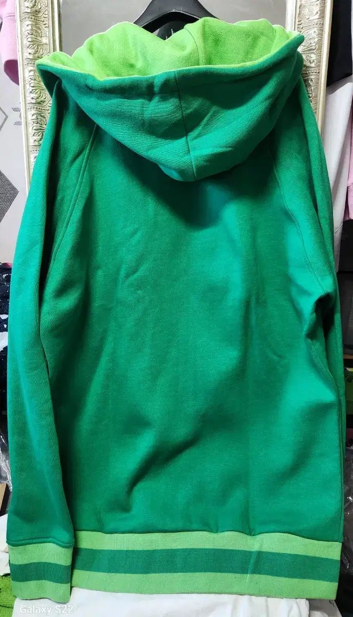 WHO ジップアップ