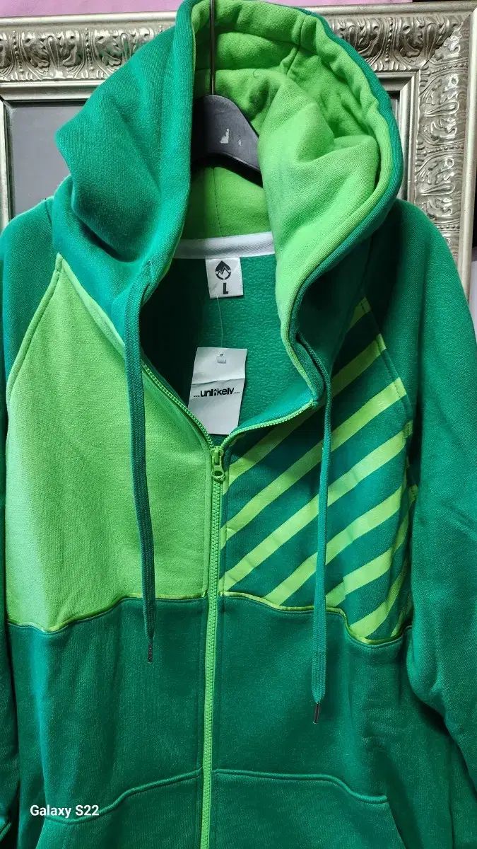 unlikely グリーン WHO ジップアップ L サイズ