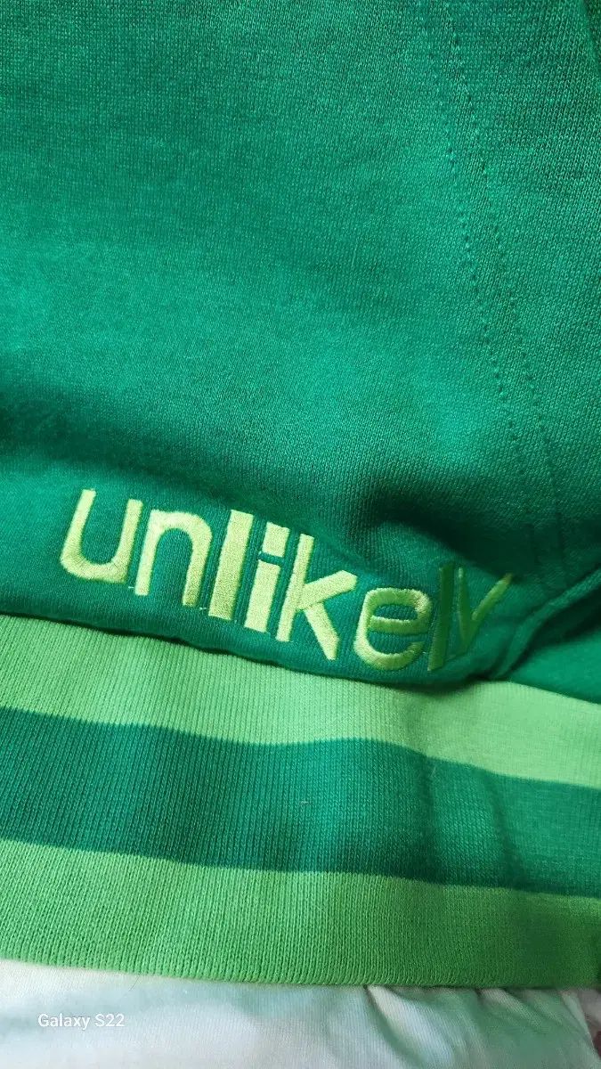  unlikely グリーン WHO ジップアップ L サイズ パーカー トップス