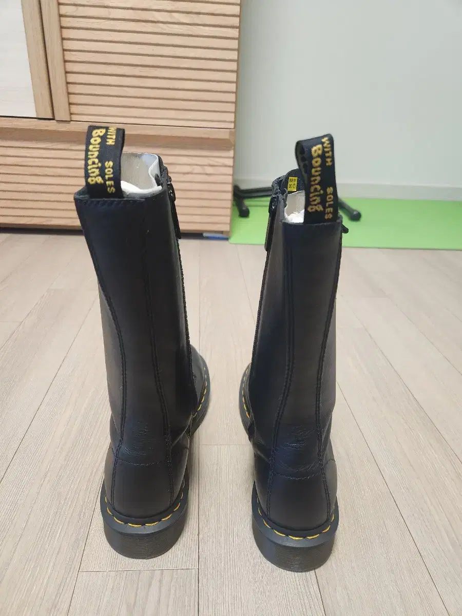 DR. MARTENSコリア1490