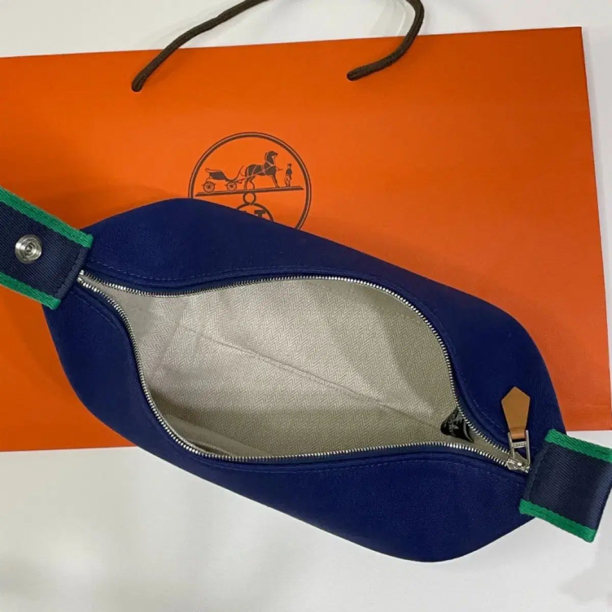 エルメス ブリード ア ブラック ポーチ