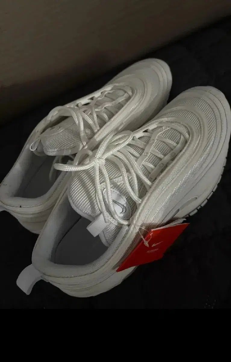 ナイキ 275 エアマックス トリプルウルフ 白