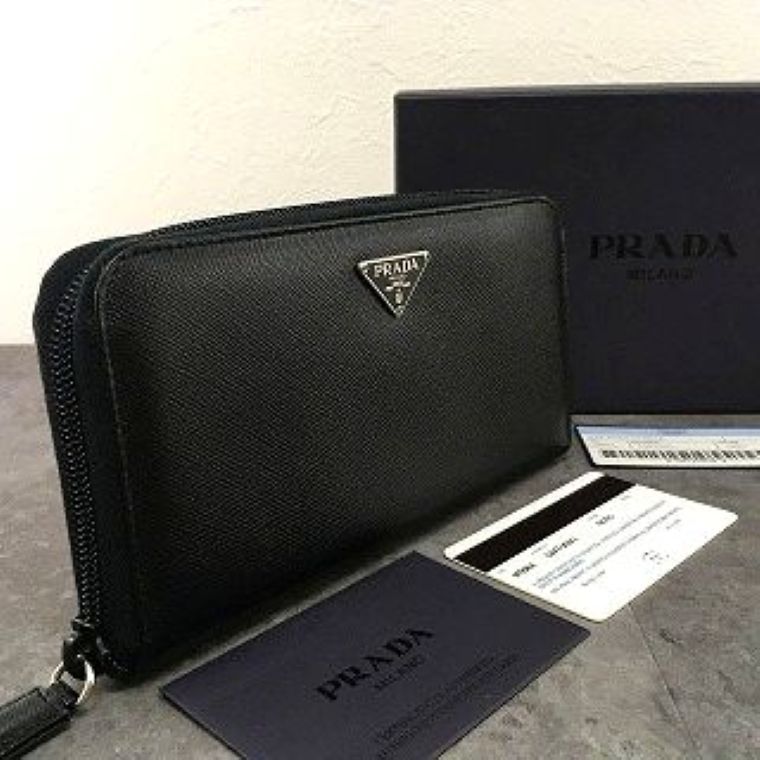み PRADA ジップウォレット M506A 三角プレート 570