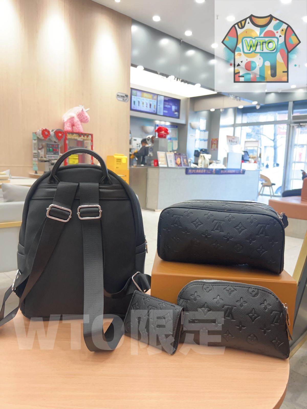 TOP New 2025 高品質3点セット - 老佛バックパック ブラックエンボス化粧ポーチ 財布 特別割引 -WTO輸入-INS25