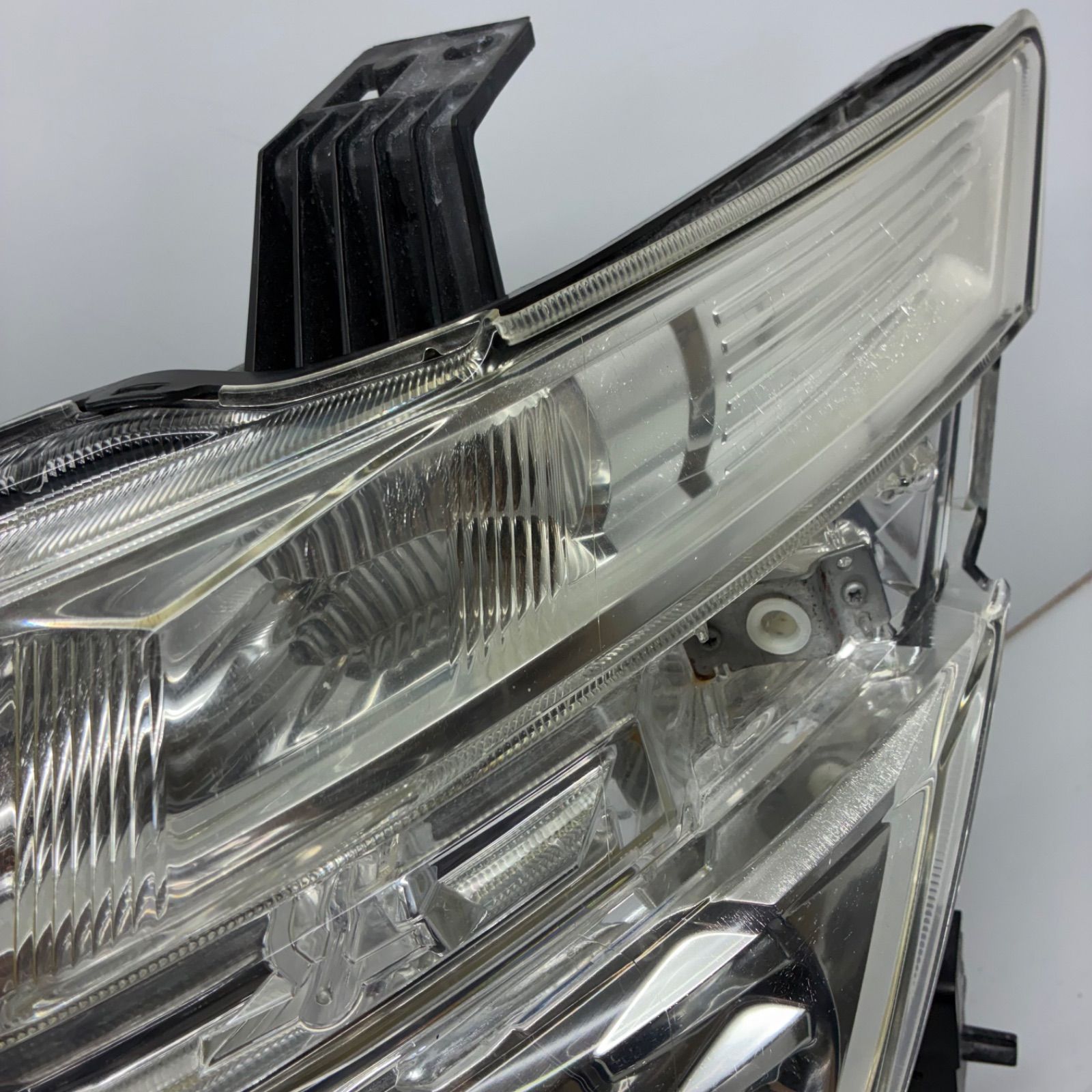 良品【コーティング済】日産 PE52 E52 TE52 エルグランド ヘッドライト