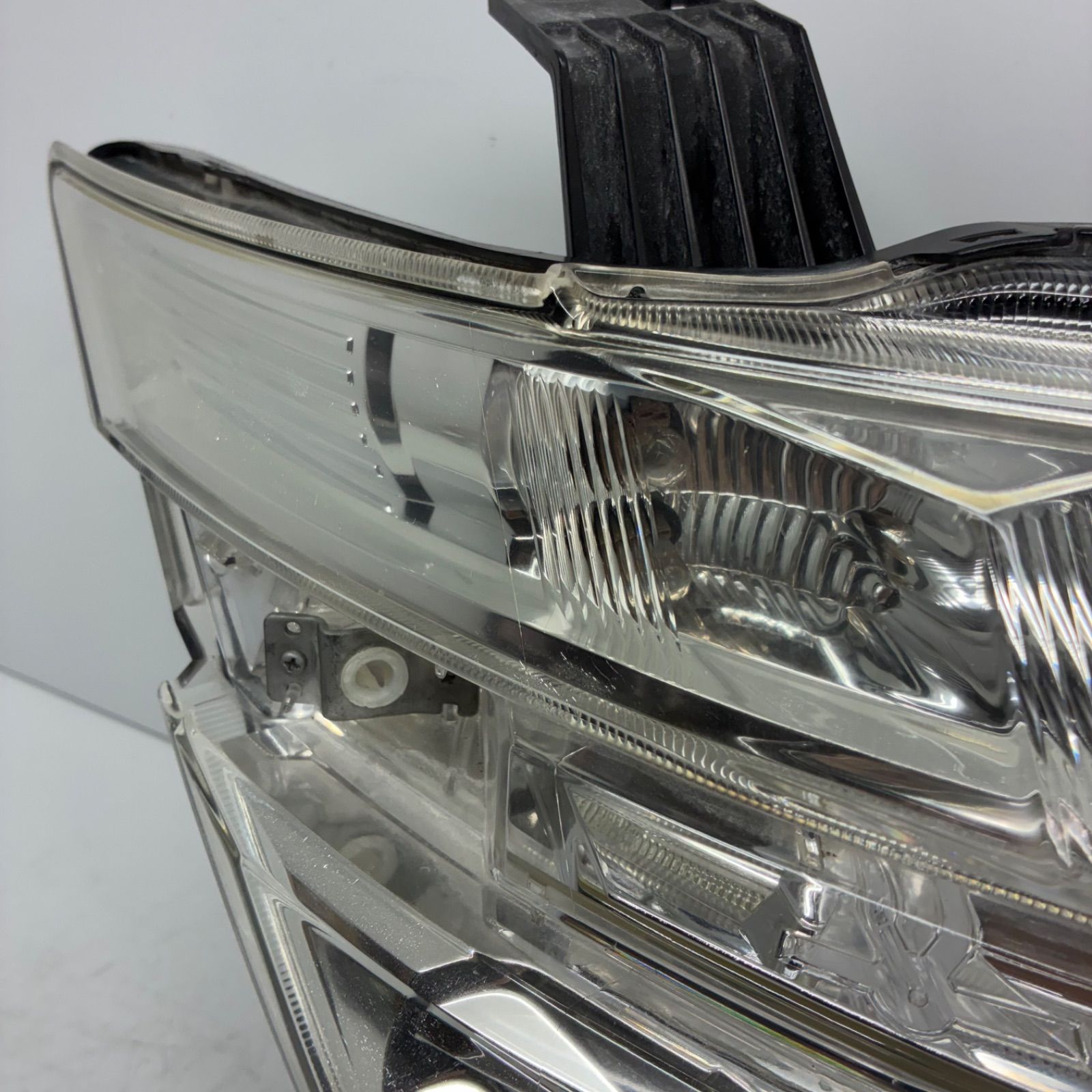 良品【コーティング済】日産 PE52 E52 TE52 エルグランド ヘッドライト