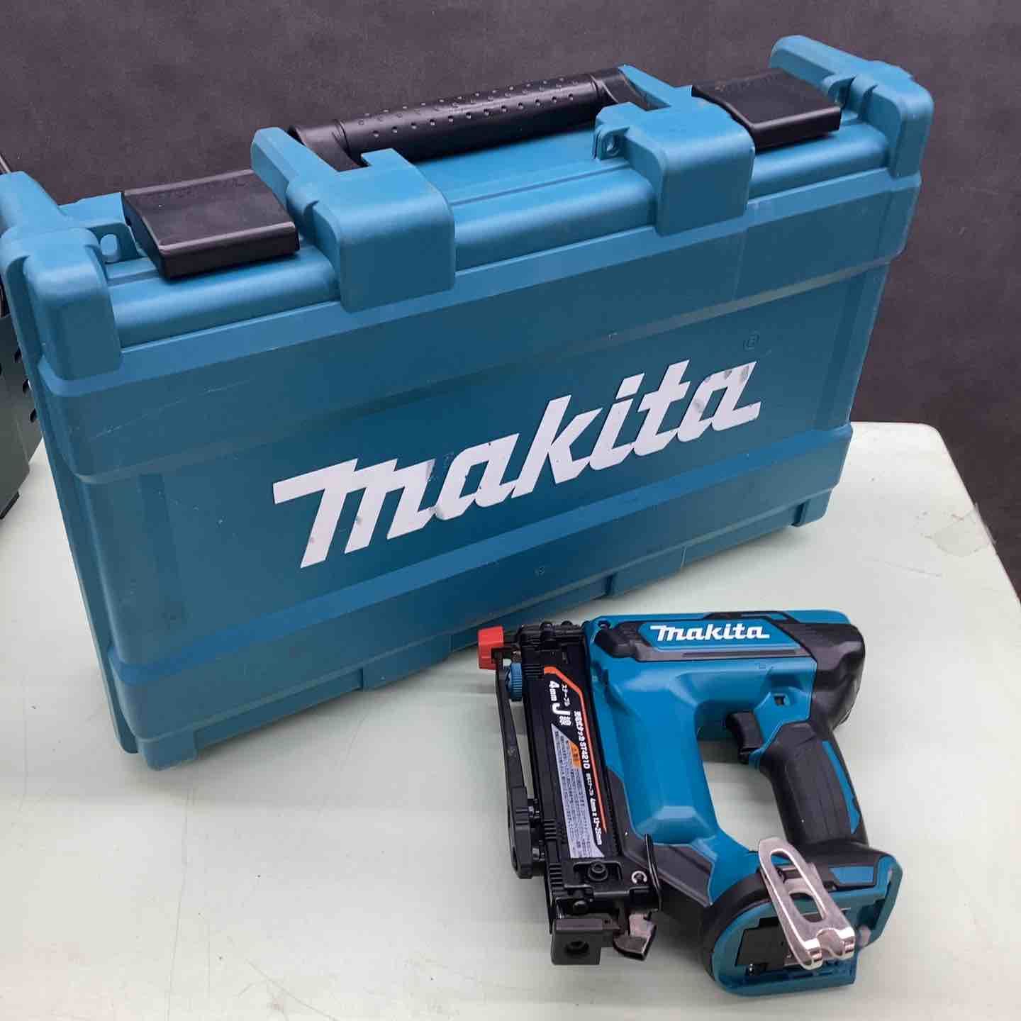 マキタ makita コードレスタッカー ST421DZK 越谷店