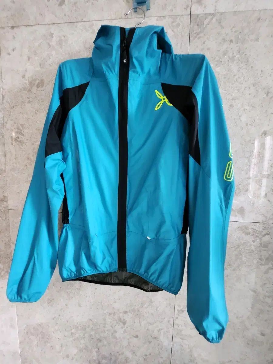 MONTURA モンチュラ ウィンドブレーカー