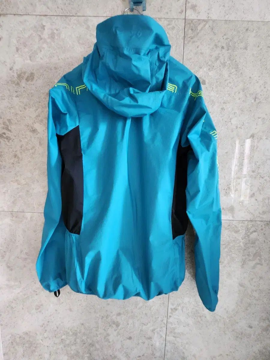 MONTURA モンチュラ ウィンドブレーカー