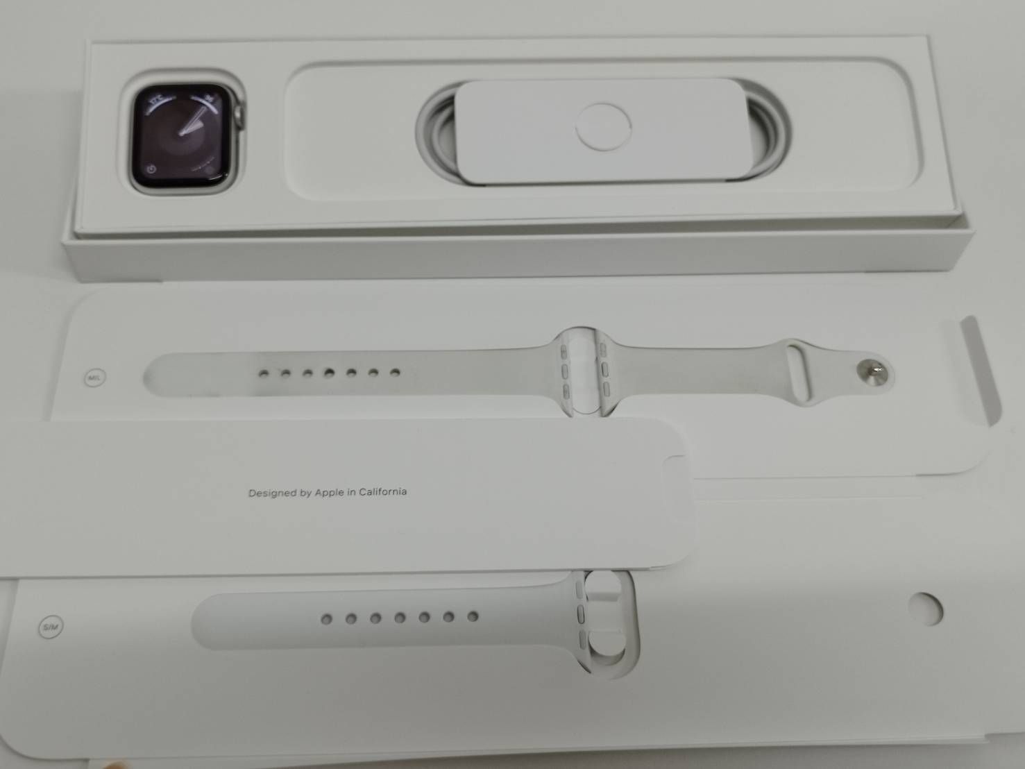 Apple Watch SE 第2世代 GPS 40mm A2722 シルバー MNJV3J A