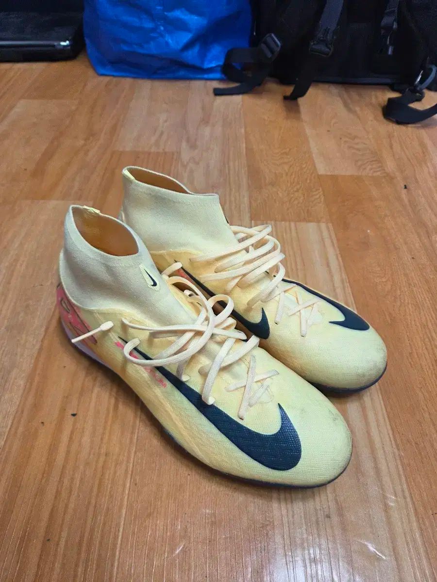 ナイキ スーパーフライTF サッカーシューズ 255 mm