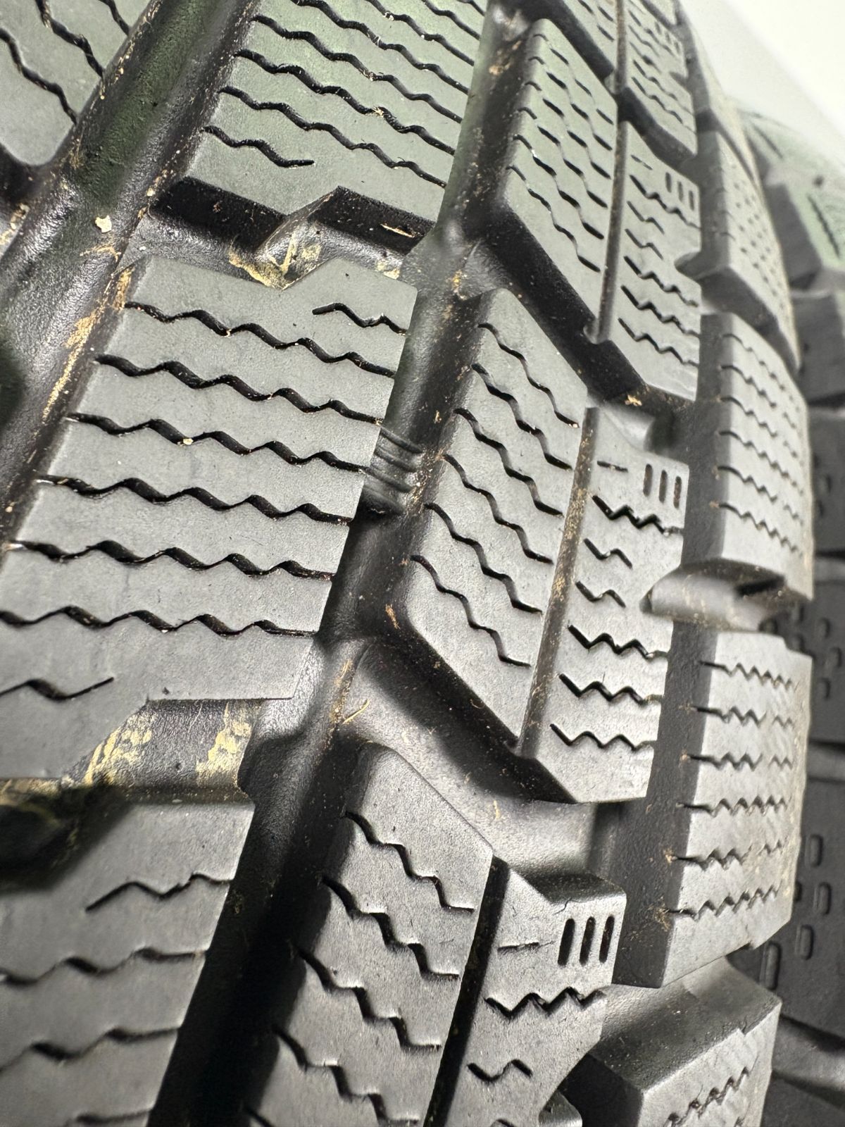 タイヤ スタッドレス