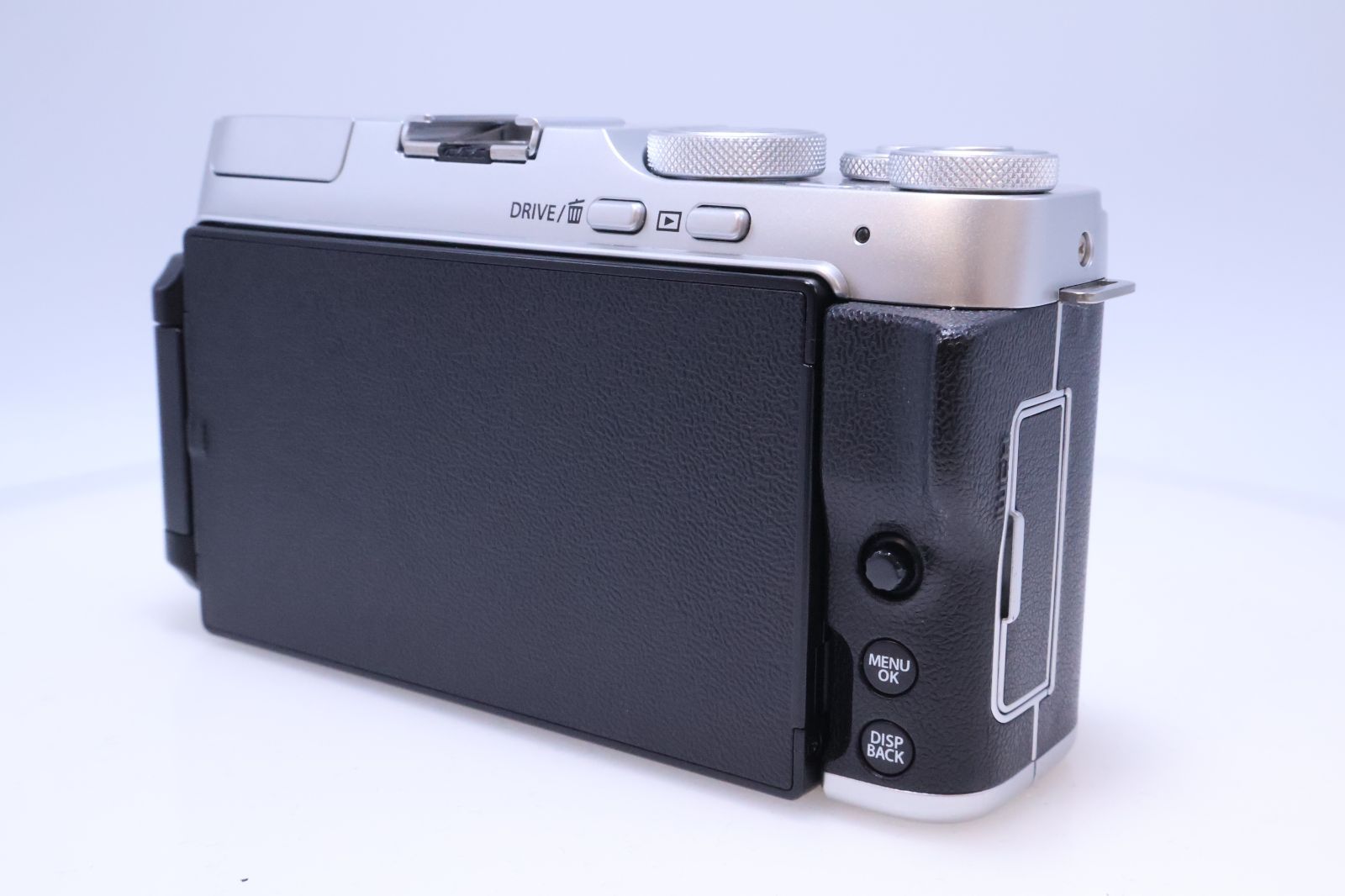 美品】FUJIFILM X-A7 ボディ シルバー ミラーレス一眼カメラ - メルカリ