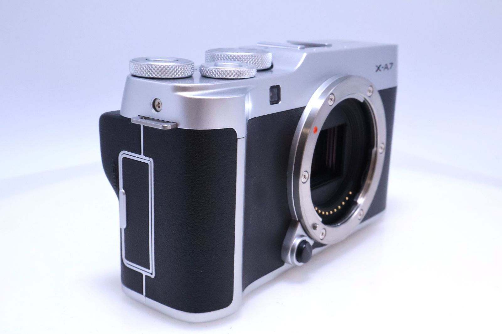 美品】FUJIFILM X-A7 ボディ シルバー ミラーレス一眼カメラ - メルカリ