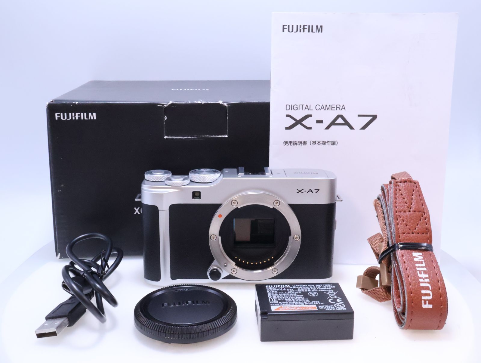 FUJIFILM X-A7 ボディ シルバー ミラーレス一眼カメラ