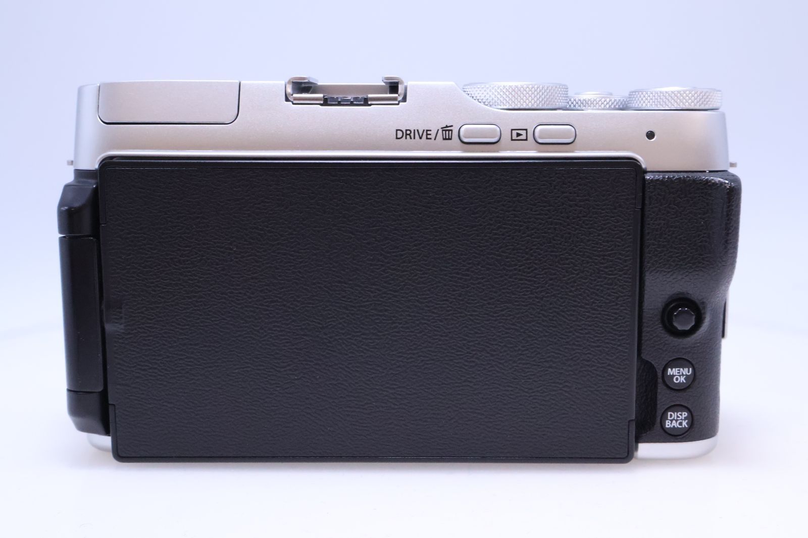 美品】FUJIFILM X-A7 ボディ シルバー ミラーレス一眼カメラ - メルカリ