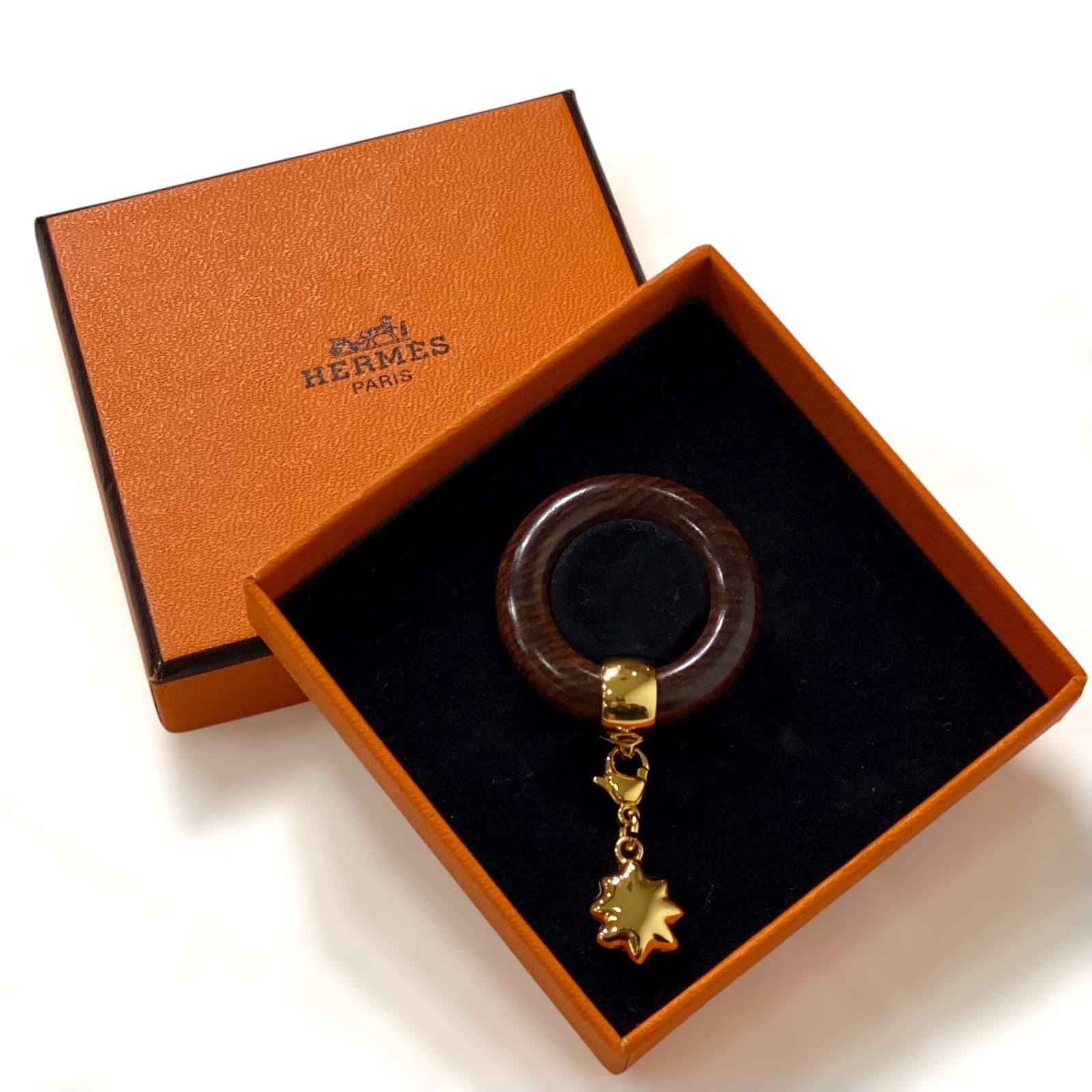 品 エルメス スカーフリング ゴールド×ウッド スターモチーフ 星を巡る旅展 チャーム HERMES AC 0073