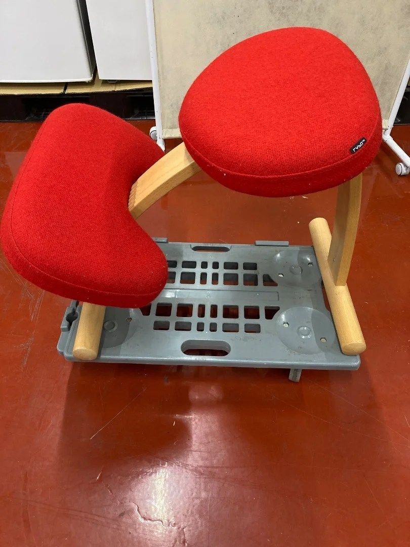 Rybo リボ社 姿勢矯正チェア Balans EASY バランスイージー レッド