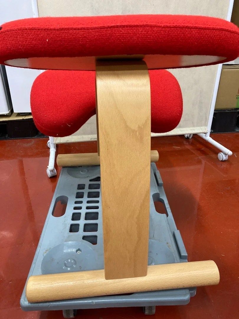 Rybo リボ社 姿勢矯正チェア Balans EASY バランスイージー レッド