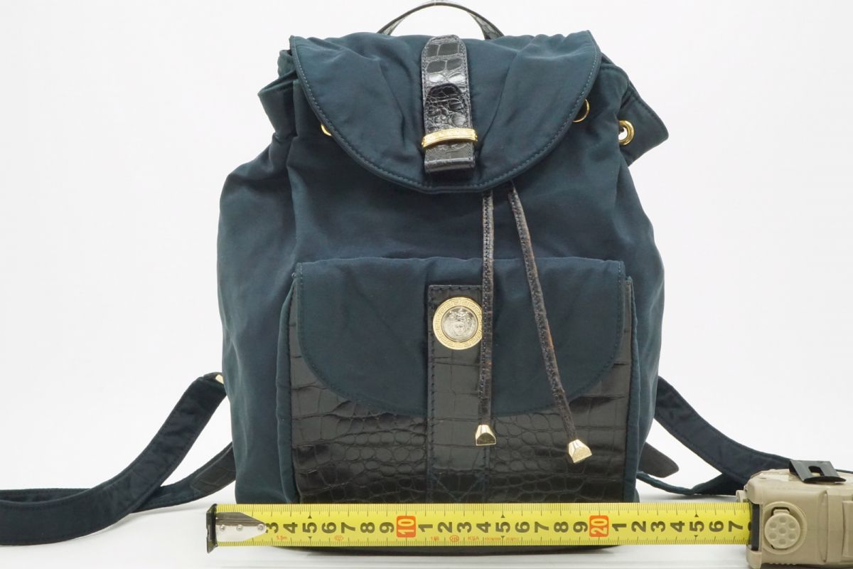  ジャンニ ヴェルサーチェ ヴィンテージ バックパック バッグ リュック 巾着 メデューサ グレカ ナイロン 紺 ネイビー GIANNI VERSACE 4368 h リュック バックパック バッグ