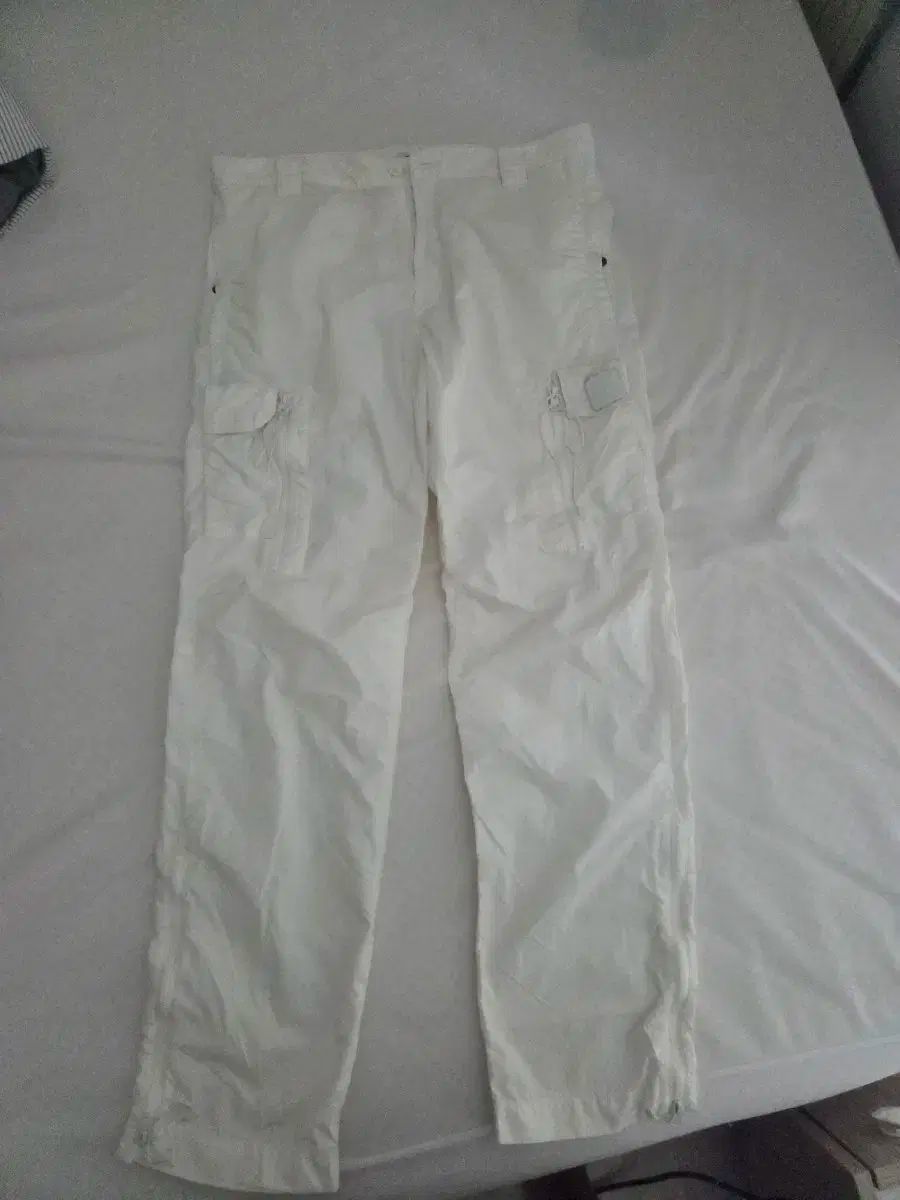 C.P. COMPANY シーピーカンパニー 白 カーゴパンツ