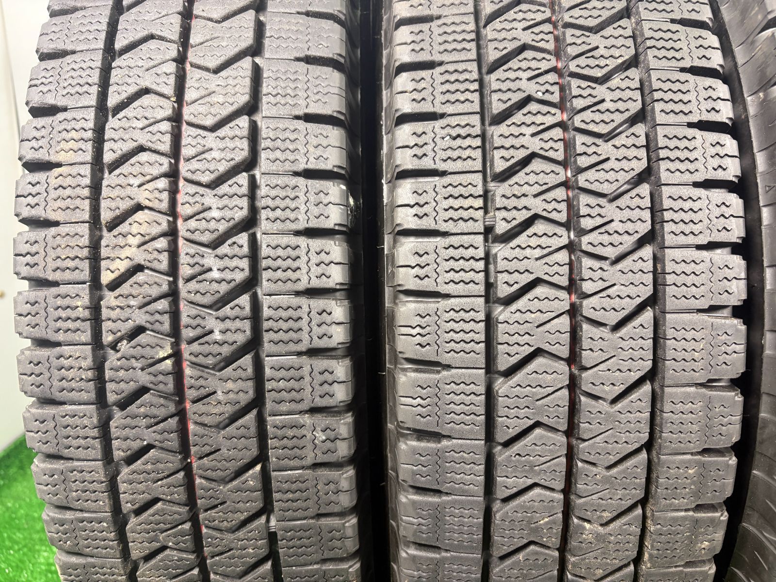 195 85 R 16 LT ブリヂストン W 989 ENLITEN 製 4本 冬 タイヤ スタッドレス TA 756