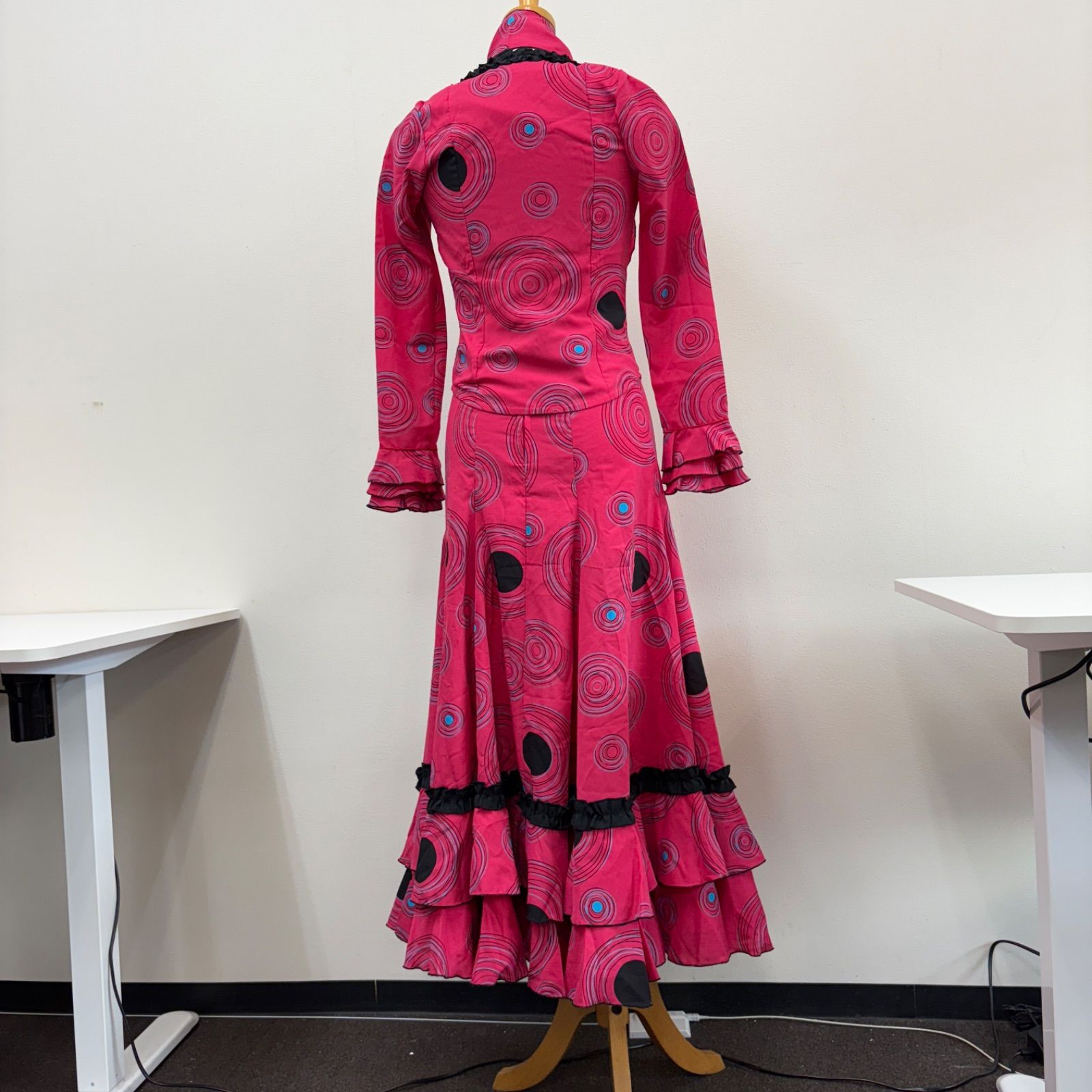  フラメンコ衣装 ツーピース フリル ピンク 渦巻き 長袖 ドレス フラメンコ