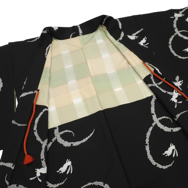  羽織 リサイクル 正絹 袷 黒地 ブラック系 うさぎ ウサギ 兎 雪輪 三日月 鹿の子柄 地紋 格子 カジュアル 春 秋 冬 仕立て上がり 身丈89 裄丈64 Ｓサイズ ハオリモノ みやがわ sb 16599 羽織 着物 浴衣