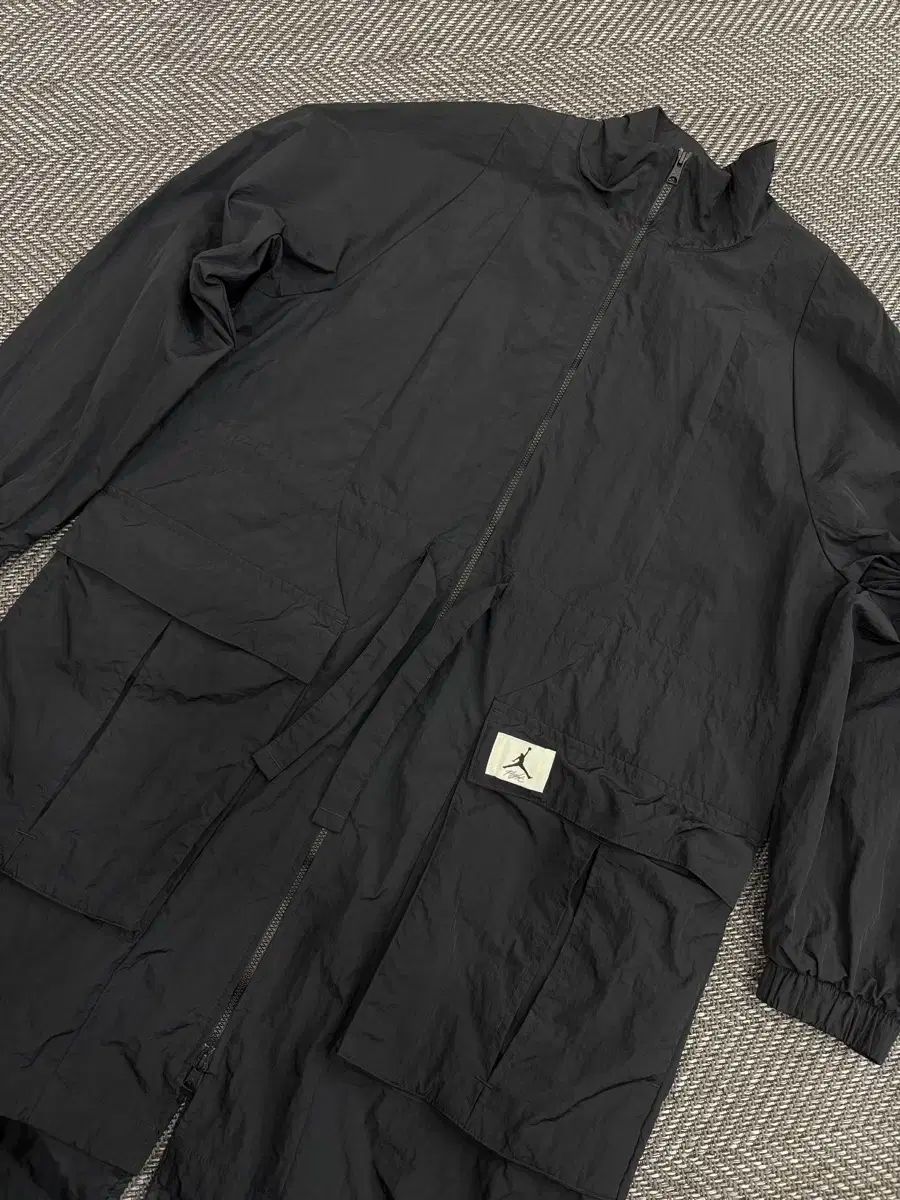 ウィンドブレーカー ブラックS