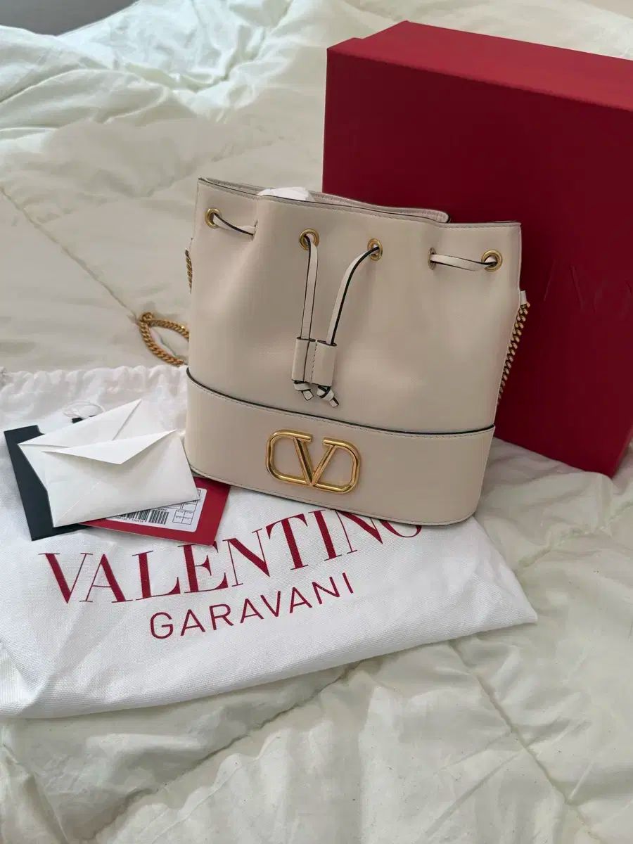ヴァレンティノ アイボリー バケットバッグ