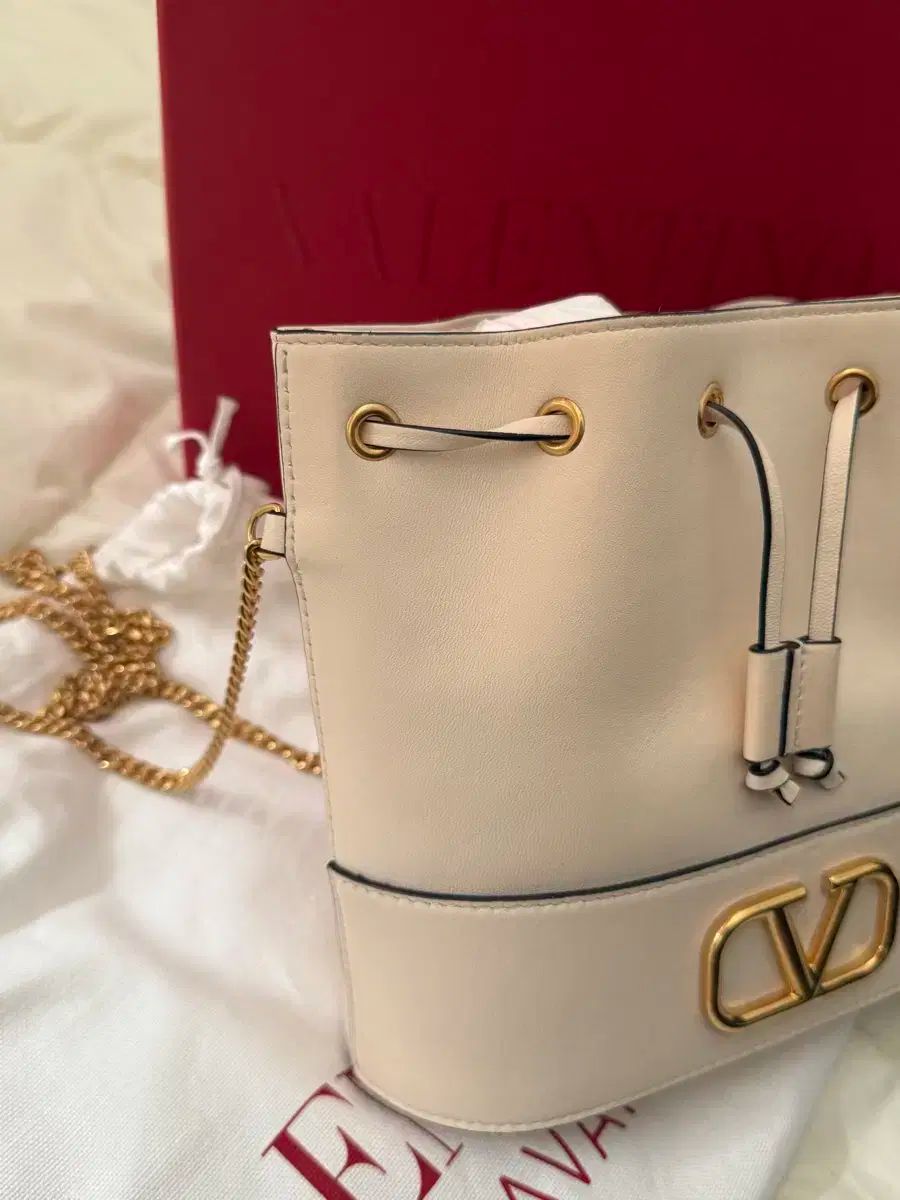  ヴァレンティノ アイボリー バケットバッグ メッセンジャーバッグ ショルダーバッグ