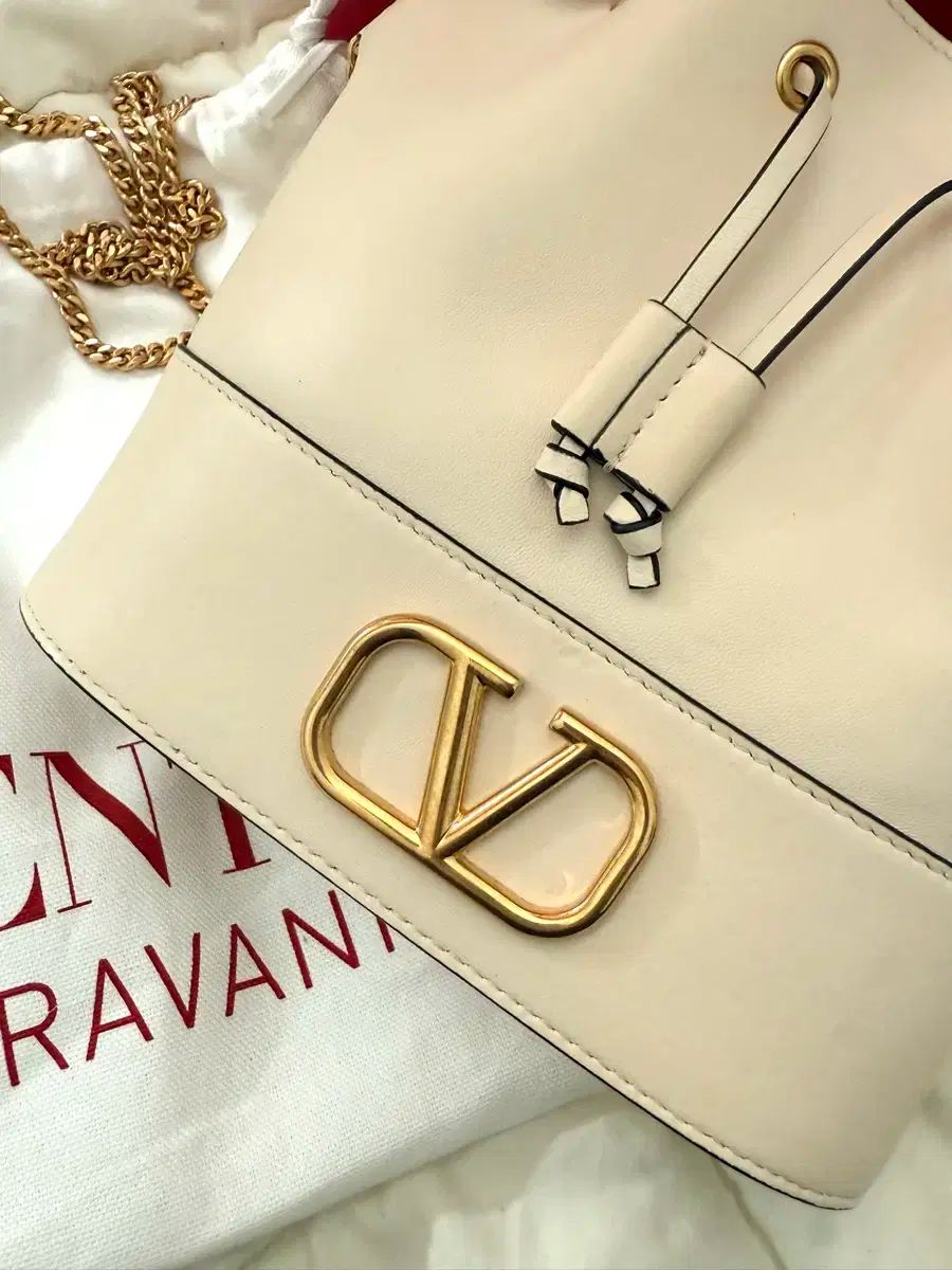 ヴァレンティノ アイボリー バケットバッグ