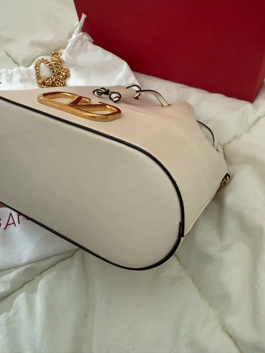 ヴァレンティノ アイボリー