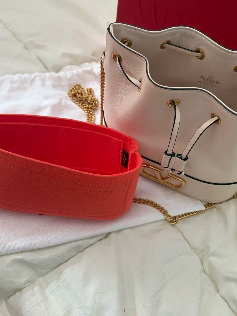 ヴァレンティノ アイボリー